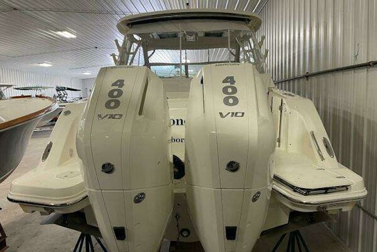Boston Whaler 320 Vantage Yacht For Sale