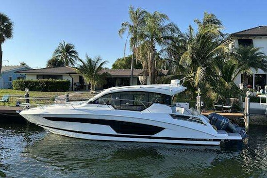 Four Winns Vista 355 Coupe Yacht For Sale