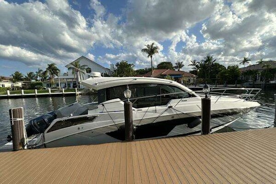 Four Winns Vista 355 Coupe Yacht For Sale