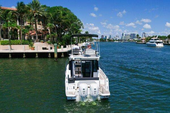 Jeanneau NC1095 Fly Yacht For Sale