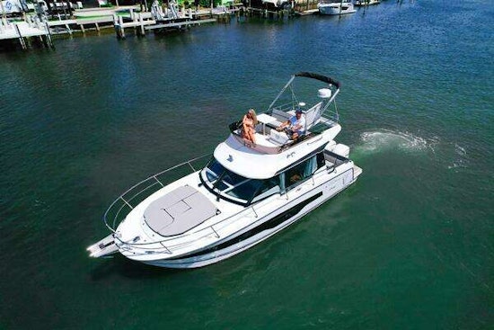 Jeanneau NC1095 Fly Yacht For Sale