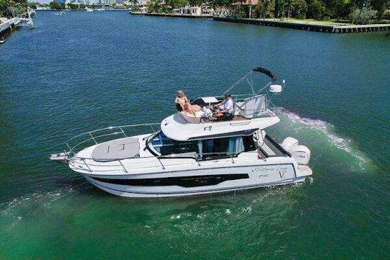 Jeanneau NC1095 Fly Yacht For Sale