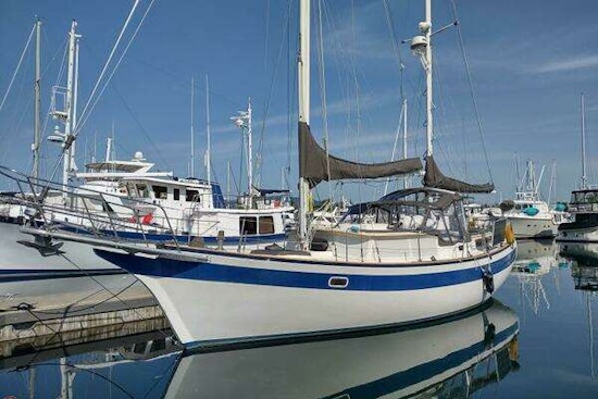 Islander Freeport Yacht For Sale
