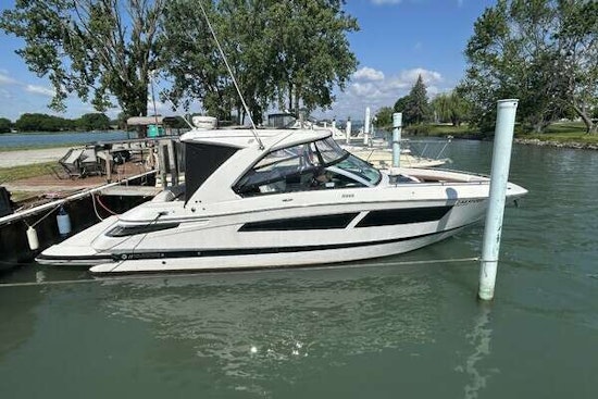 Four Winns H350 Yacht For Sale