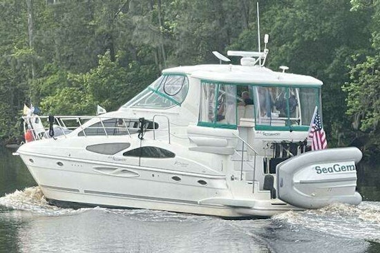 Cruisers Yachts 415 Express Yacht For Sale