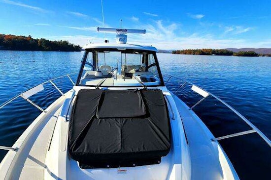 Boston Whaler 325 Conquest Yacht For Sale