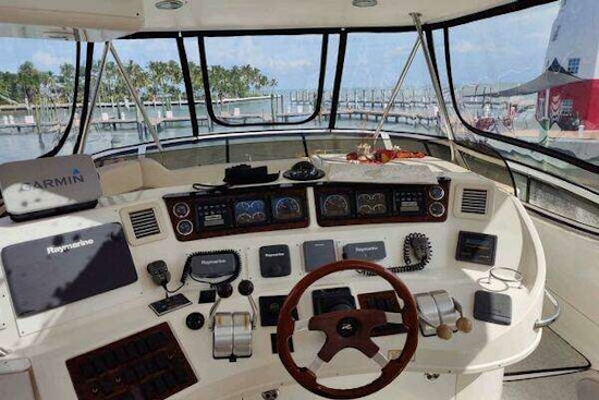 Sea Ray 560 Sedan Bridge Yacht For Sale