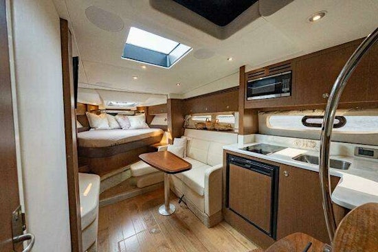 Sea Ray Sundancer 350 Coupe Yacht For Sale