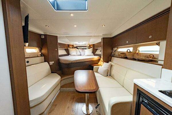 Sea Ray Sundancer 350 Coupe Yacht For Sale