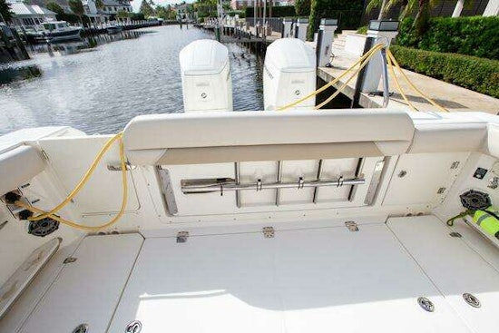 Boston Whaler 380 Outrage Yacht For Sale