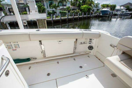 Boston Whaler 380 Outrage Yacht For Sale