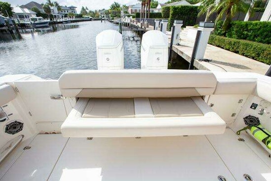 Boston Whaler 380 Outrage Yacht For Sale