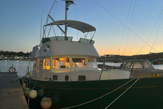 Willard Flybridge Sedan Trawler Yacht For Sale