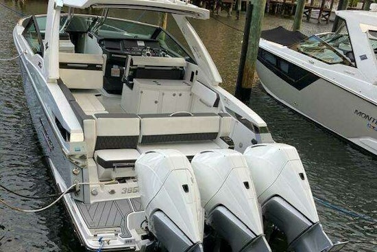 Monterey 355 Super Sport Yacht For Sale