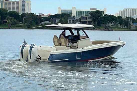 Chris-Craft Catalina Yacht For Sale
