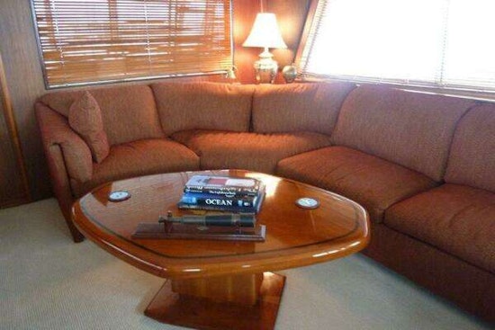 Hatteras Flybridge Yacht For Sale