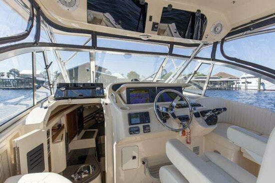 Grady-White 330 Express Yacht For Sale