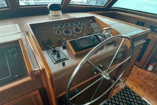Hatteras 61 CPMY Yacht For Sale