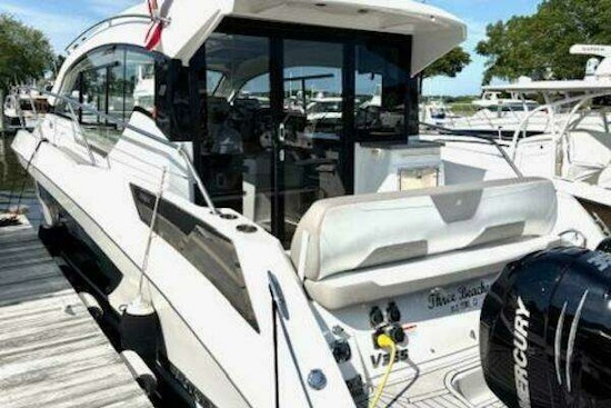 Four Winns Vista 355 Coupe OB Yacht For Sale