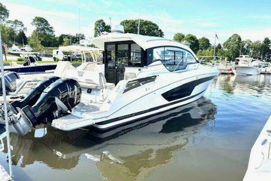 Four Winns Vista 355 Coupe OB Yacht For Sale