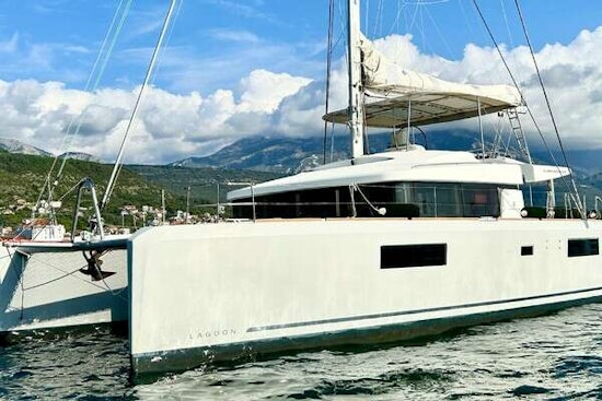 Lagoon 52F Yacht For Sale