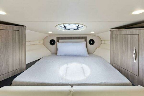 Regal 33 XO Yacht For Sale