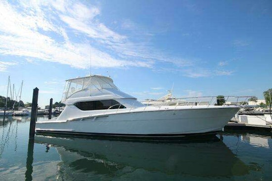 Hatteras 60 Convertible Yacht For Sale