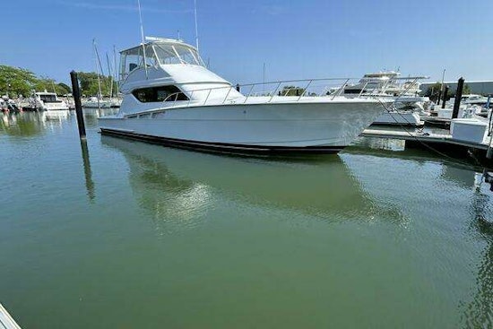 Hatteras 60 Convertible Yacht For Sale