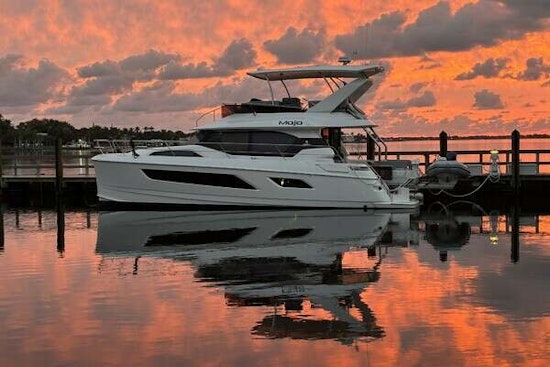 Aquila 44 Yacht For Sale