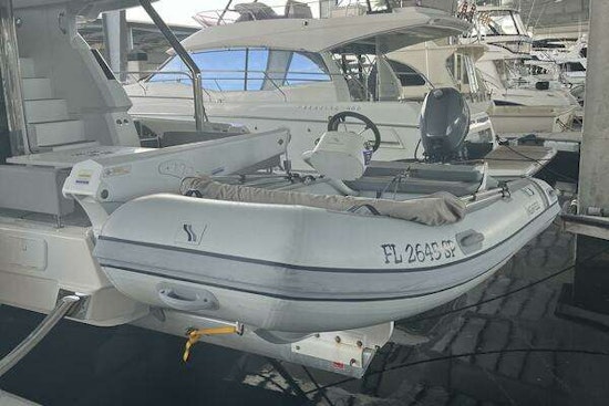 Aquila 44 Yacht For Sale