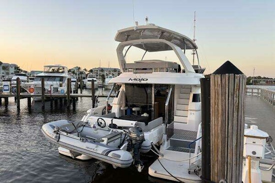 Aquila 44 Yacht For Sale