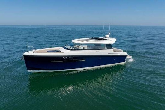 Delta Powerboats 33 Coupe Yacht For Sale