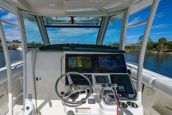 Boston Whaler 370 Outrage Yacht For Sale