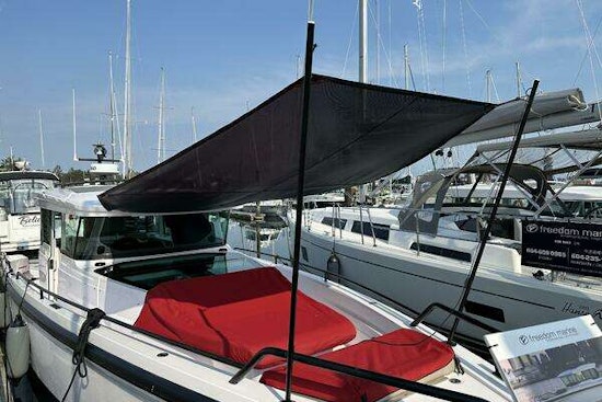Axopar 37XC Cross Cabin Yacht For Sale
