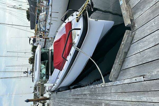 Axopar 37XC Cross Cabin Yacht For Sale