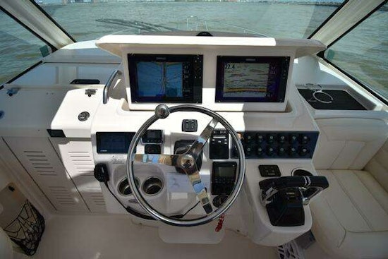 Grady-White 330 Express Yacht For Sale