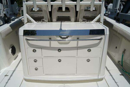 Boston Whaler 350 Outrage® Yacht For Sale