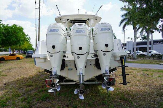 Boston Whaler 350 Outrage® Yacht For Sale