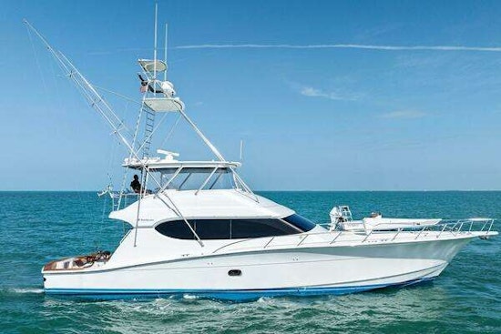 Hatteras 68 Convertible Yacht For Sale
