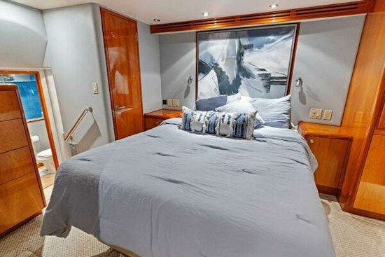 Hatteras 68 Convertible Yacht For Sale