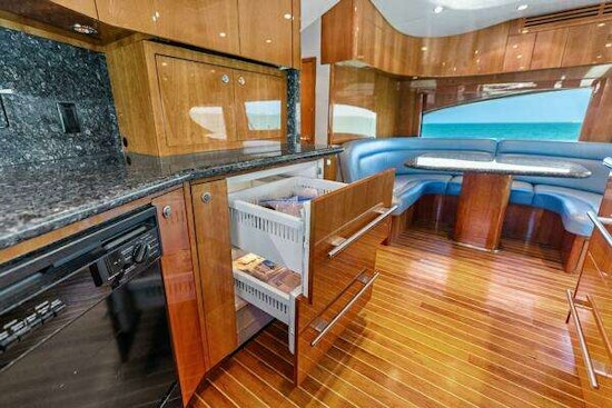 Hatteras 68 Convertible Yacht For Sale