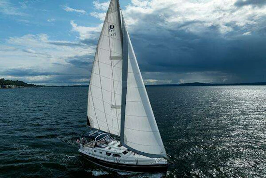 Hunter 41 Deck Salon Yacht For Sale