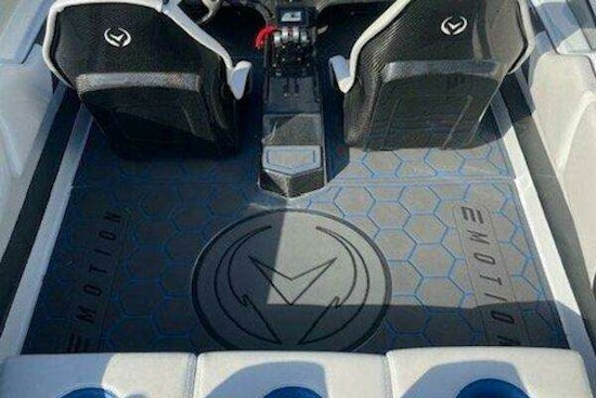 Hellkat 32 Yacht For Sale