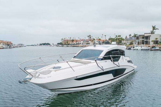 Four Winns Vista 355 Coupe Yacht For Sale