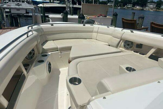 Boston Whaler Realm (SeaKeeper) Yacht For Sale