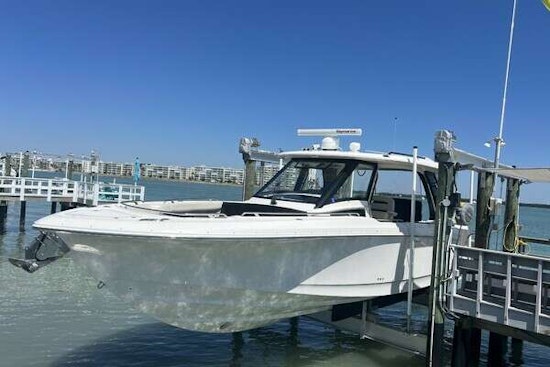 Boston Whaler Realm (SeaKeeper) Yacht For Sale