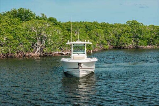 Boston Whaler 330 Outrage Yacht For Sale