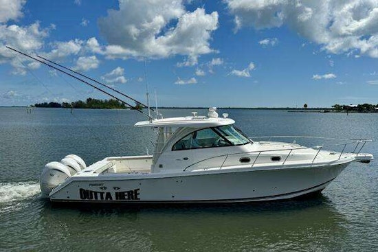 Pursuit 385 Offshore Yacht For Sale