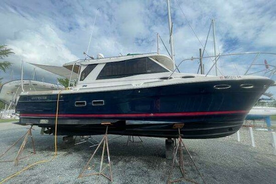 Cutwater 30 Sedan Yacht For Sale