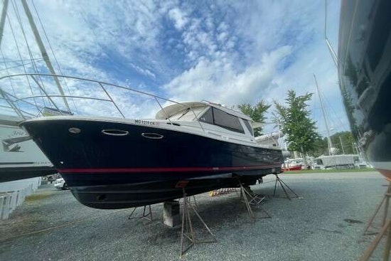 Cutwater 30 Sedan Yacht For Sale